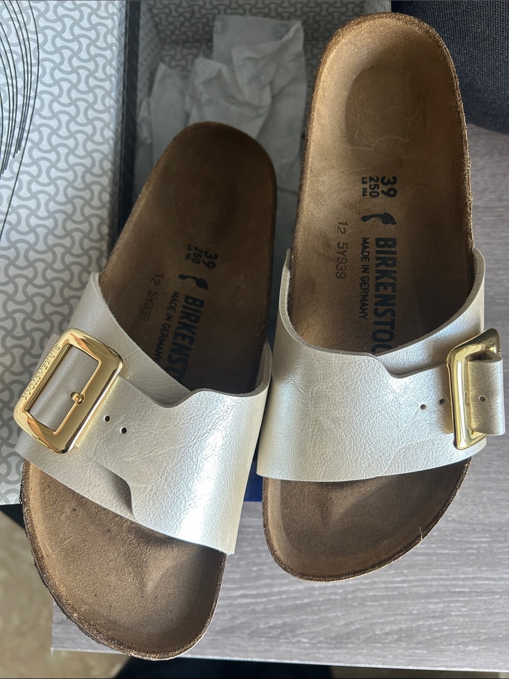 Birkenstock Catalina Luxe Buckle Sandal Slide Women’s size 8 Gold Cushion Buckle - Picture 6 of 6